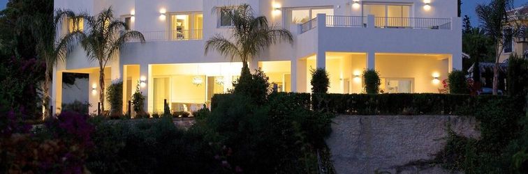 Others Exquisite Villa Near Beach - Heated Pool