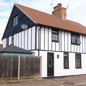 Primary image 1 Sunnyside, Houghton and Wyton Hotels