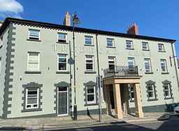 Tredegar Arms Hotel, Rp 3.513.633