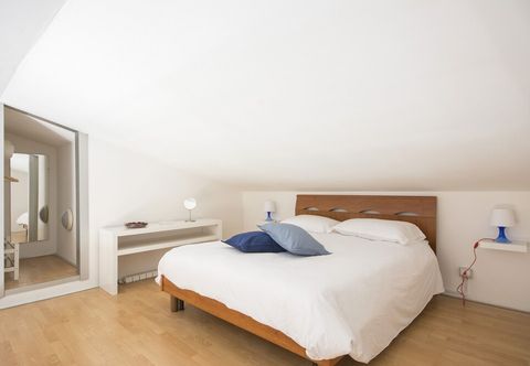 อื่นๆ JOIVY Blue Terraced House