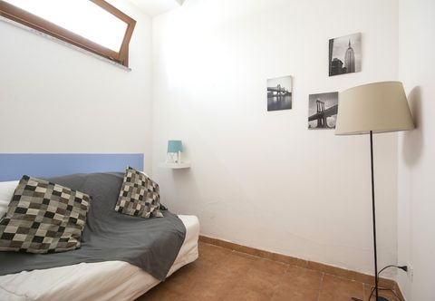 Lain-lain JOIVY Red Terraced Apartment