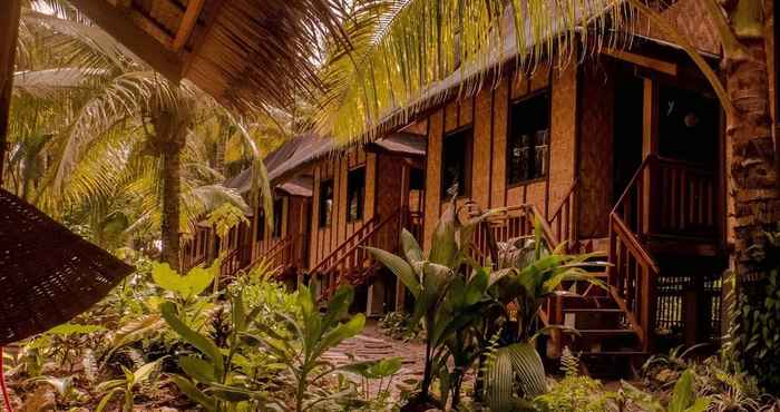 Others Island Native Bungalows Resort