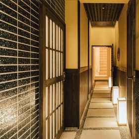 Interior entrance 1 Rakusui Wakakawa, Myoho-in Temple Hotels