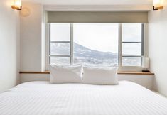 Others 7 Mountainside Palace