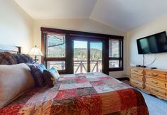 Others 4 Juniper Crest 7 Private Hot Tub, 2 Car Garage, BBQ, Walk to the Lifts and Mountain Views by RedAwning