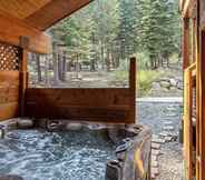 อื่นๆ 6 Bear Meadows Lodge - Hot Tub - Tahoe Donner 6 Bedroom Home by Redawning