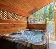 Others 2 Bear Meadows Lodge - Hot Tub - Tahoe Donner 6 Bedroom Home by Redawning