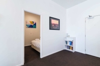 อื่นๆ Modern 2 Bedroom Apartment in Auckland CBD With Parking