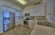 Others 6 Marvelous Condo With Beachside Pool and Free Poolside Wifi - Unit 0902 by Redawning