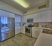 Others 6 Marvelous Condo With Beachside Pool and Free Poolside Wifi - Unit 0902 by Redawning