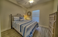 Others 2 Marvelous Condo With Beachside Pool and Free Poolside Wifi - Unit 0902 by Redawning