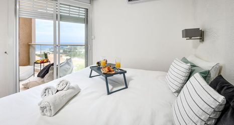 其他 2 Modern Gem with Stunning Balcony by Sea N Rent