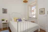 Others Spacious Alfama Duplex, By TimeCooler
