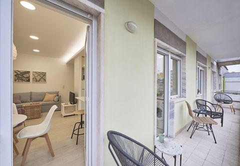 기타 Light Apartment W/ Balcony Apartment by TimeCooler