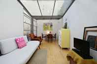 Lainnya Bright Chic Garden Apartment