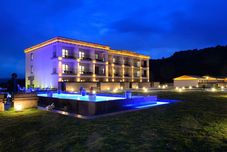 อื่นๆ High Mountain Resort - Deqin