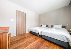 Lain-lain 2 Gravity by The Hakuba Collection