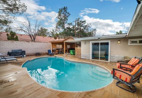 Lainnya Vibrant In Vegas - 4 Bd With Shimmering Pool! 4 Bedroom Home by RedAwning