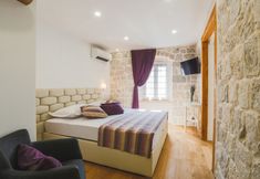 Others 7 Sir George Luxury Suites