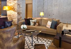 Others 7 Magna Pivot Hotel - Boutique Class