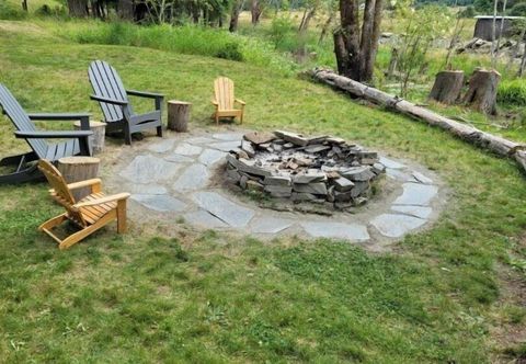 Others Cabin on the Creek