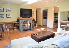 Others 7 Cabin on the Creek