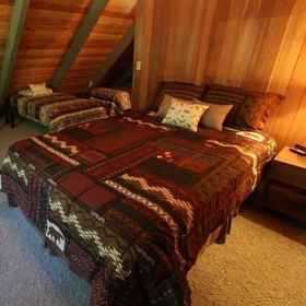 Room 1 Rainier Retreat, Hotel Lewis County