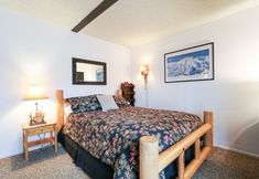 Others 2 Bigwood 80 Remodeled, Private Washer Dryer, Close to Eagle Lodge by RedAwning