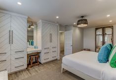 其他 4 Yellow Oceanfront Hotel Room With Spectacular View of Atlantic Ocean by Redawning