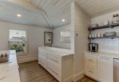 อื่นๆ 2 Yellow Oceanfront Hotel Room With Spectacular View of Atlantic Ocean by Redawning