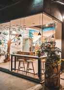 Foto utama Murals Sleepbox Capsule Hostel - Adults Only