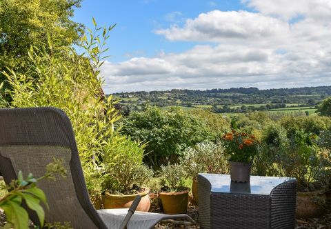 Khác Trister Studio