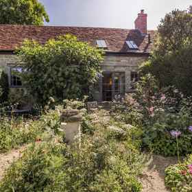 Primary image 1 Kings Cottage - North, Broad Chalke Hotels