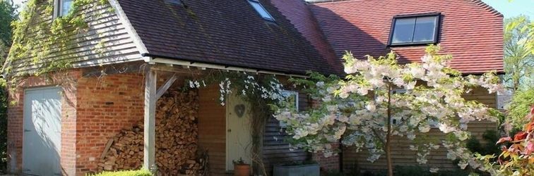 Lain-lain Bridge Studio