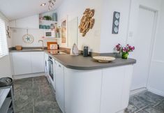 Lain-lain 4 Smugglers Cottage