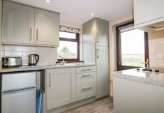 Lainnya 3 Little May