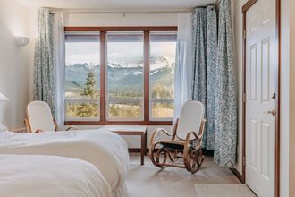 Lainnya 4 15mbh - Amazing Mountain Views - Hot Tub - Pets Ok 3 Bedroom Home by RedAwning