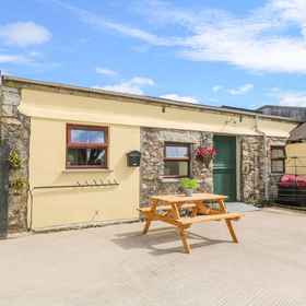 Primary image 1 The Old Cows House, Deviock Hotels