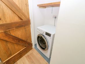 Lain-lain 4 The Stables