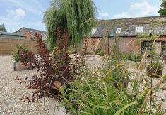 Lain-lain 3 The Stables