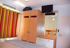 その他 2 Frente ao Parque da Lagoa Quente, Apto particular com varanda e vista piscinas, com tela de proteção