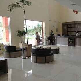 Lobby 1 Frente ao Parque da Lagoa Quente, Apto particular com varanda e vista piscinas, com tela de proteção, Hotel Goiás