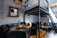 其他 Home far from Home