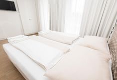 Others 3 Apartment With Balcony or Terrace