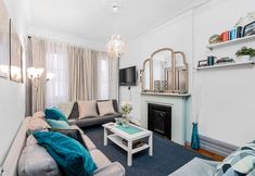 其他 4 Perfectly Located near Restaurants, Shops, & Sites