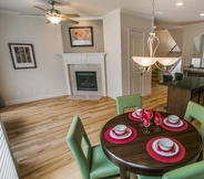 Others 6 Stylish 3 bedroom Town Home at shops at