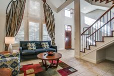 Lainnya Beautifully furnished TownHome at shops