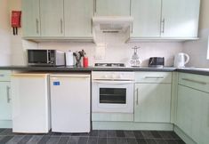 Lain-lain 4 2-bedroom House Near Town With Superfast Wi-fi