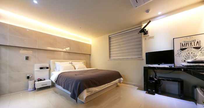 Lainnya Black Hotel