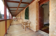 อื่นๆ 6 Central 3 Bedroom Heritage House in Fremantle